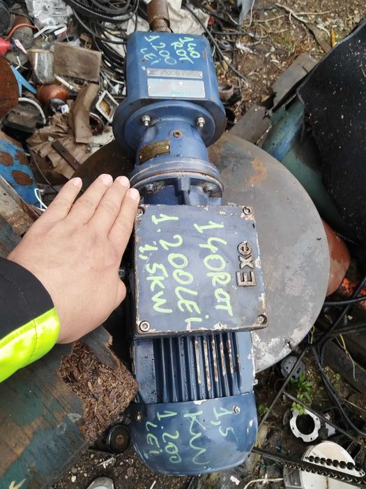 Motor cu reductor 140 rotații foraj ridicate sapa