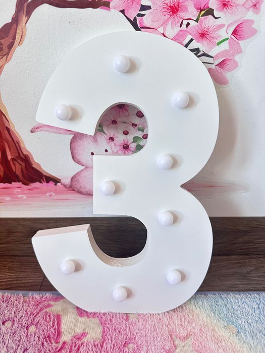 Светеща дървена цифра 3