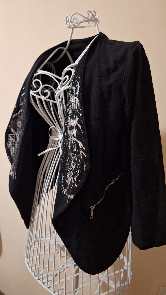 Дамско Черно Сако със Сребристи Елементи и Декорат