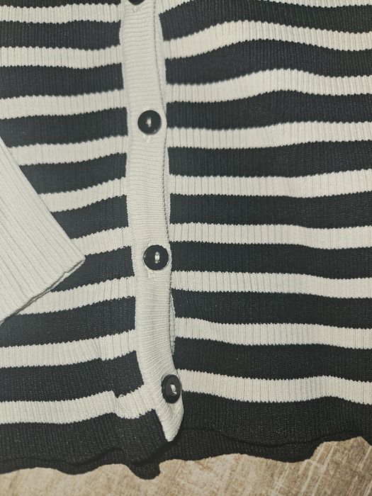 Pulover cu nasturi Zara, stare excelentă