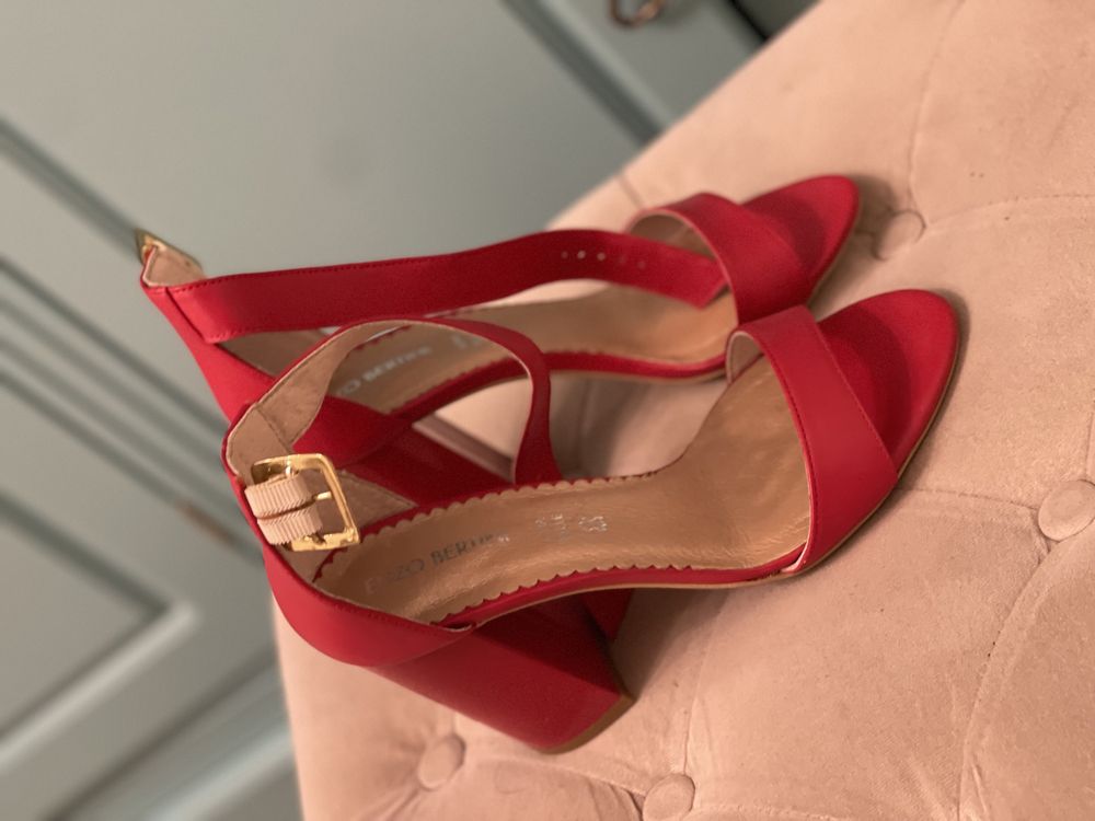Sandale rosii dama