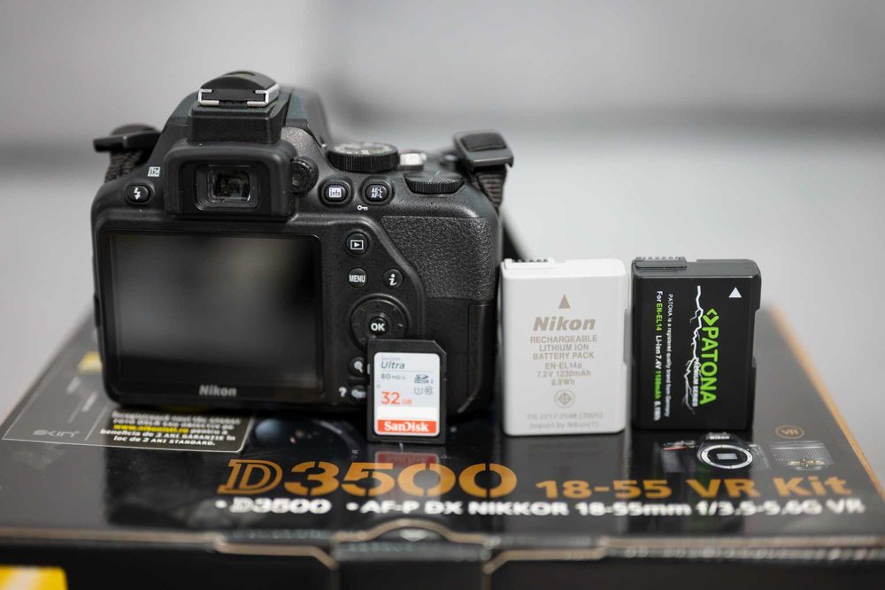 Nikon D3500 + 35mm f1.8 + accesorii