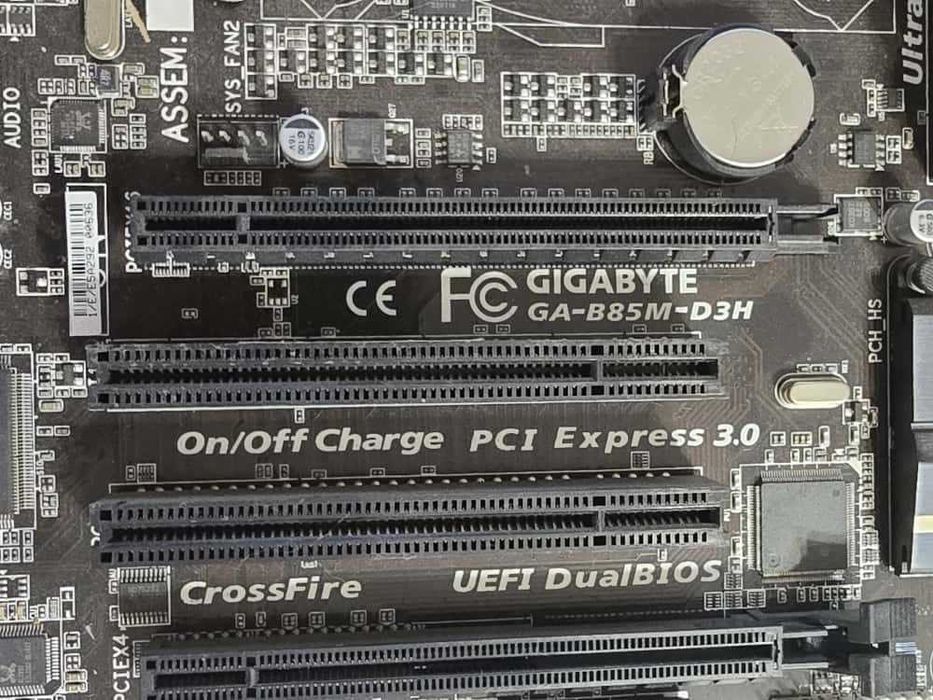 Placa de baza Gigabyte GA-B85M-D3H + procesor I3 4150 + 16GB RAM DDR3