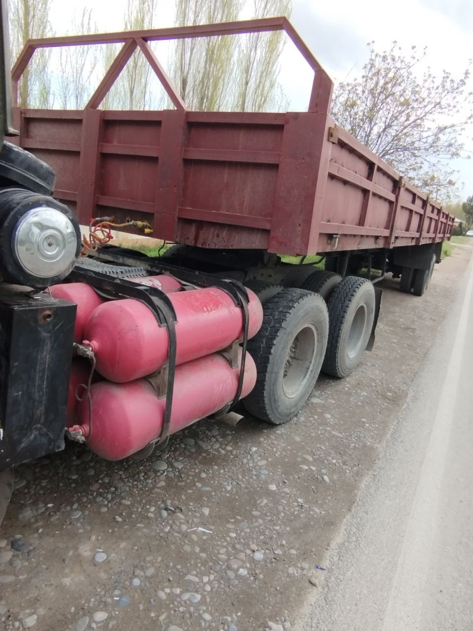 Kamaz shalanda sotiladi Ishlab turgan moshina