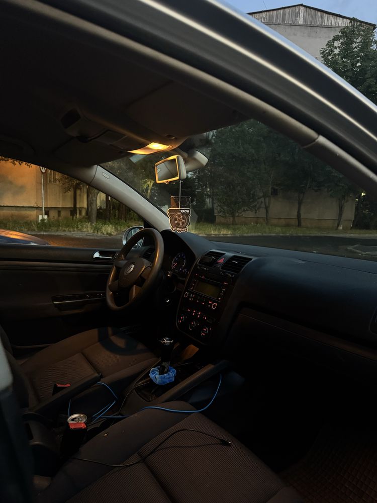 Vand Golf 5 1.6 benzina