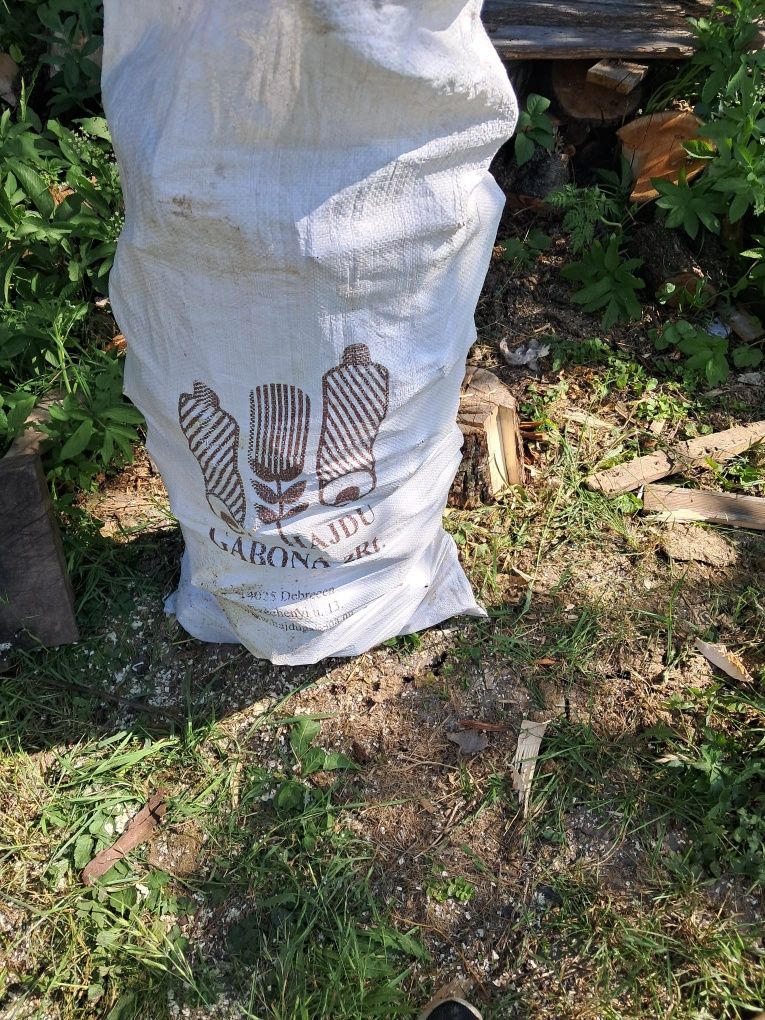 Vand lemne la sac gata crăpate