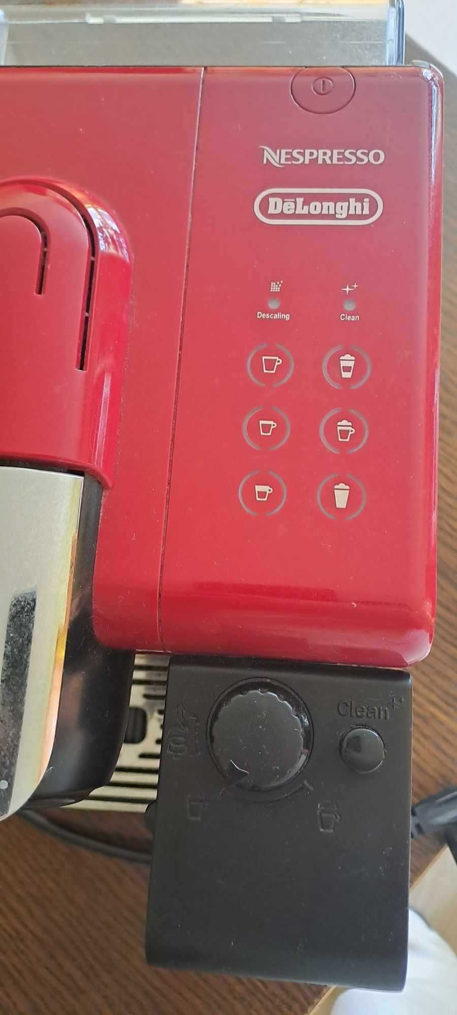 Кафемашина Delonghi EN 550 Lattissima Touch Nespresso система