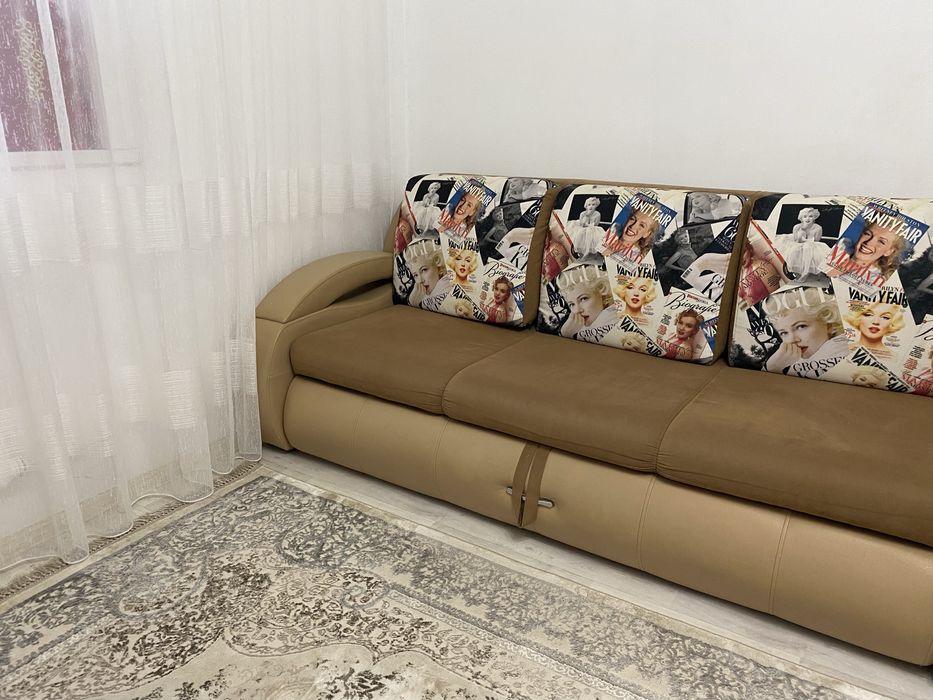 Продам диван б/у в хорошем состоянии.