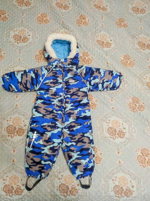 Продается комбинезон детский зимний.