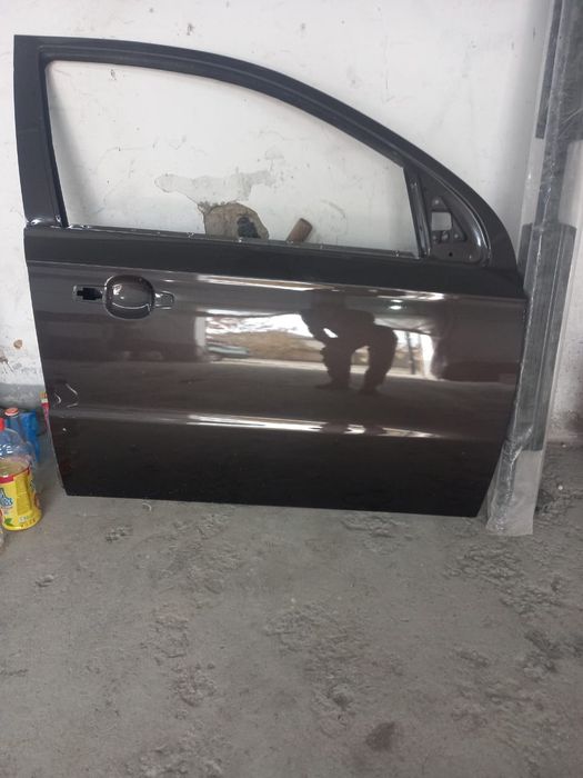 Продаётся правая дверь R3. НОВАЯ.