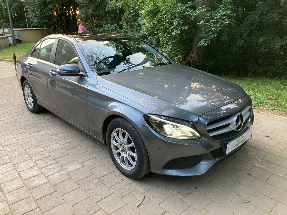 Mercedes-Benz C Mercedes-Benz C180d Sedan - Eleganță, confort și eficiență!