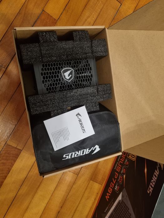 Sursa Modulara Gigabyte AORUS P750W Aproape noua.