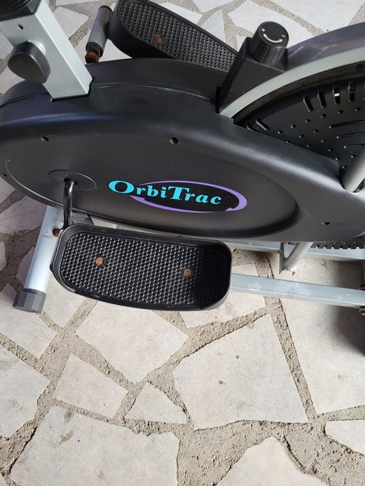 Продавам 2 бр фитнес уреди, велоергометър