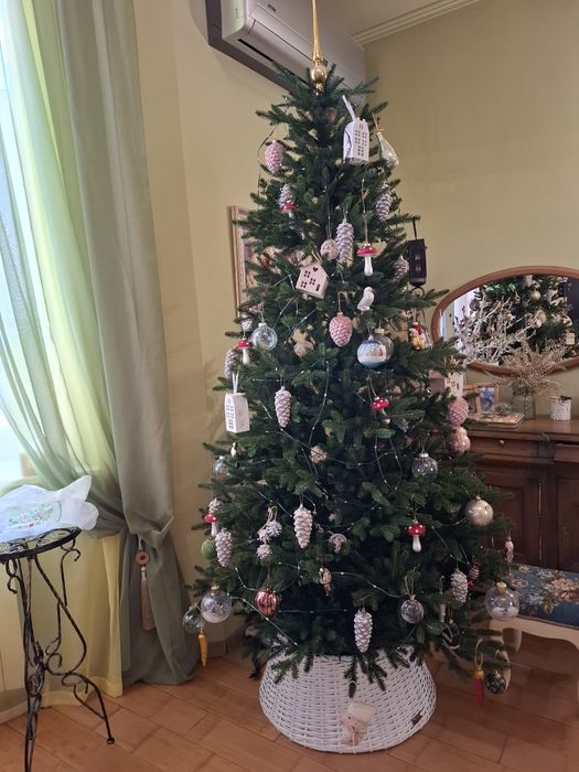 Продается ель новогодняя литая.