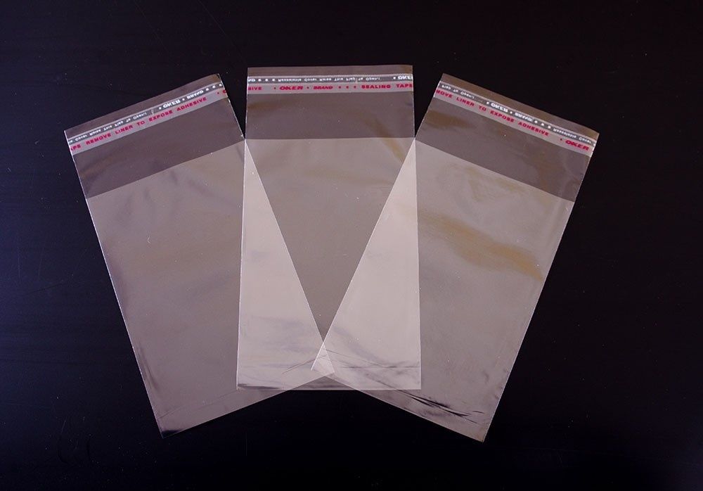 Пакет с клейкой ленты