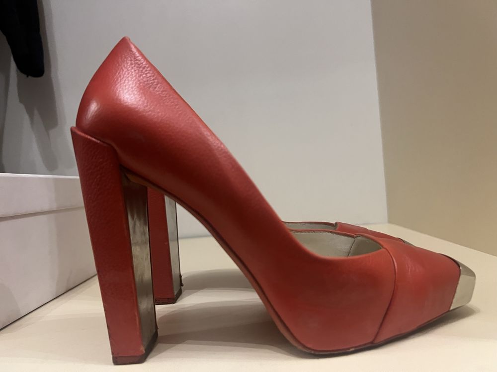 Оригинални обувки Dior, два модела, естествена кожа