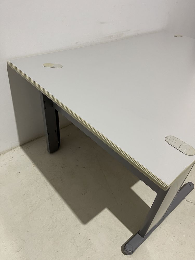 5 Buc. Steelcase 40 Buc. Birou de Colț 180X120 cm; Masă de Lucru