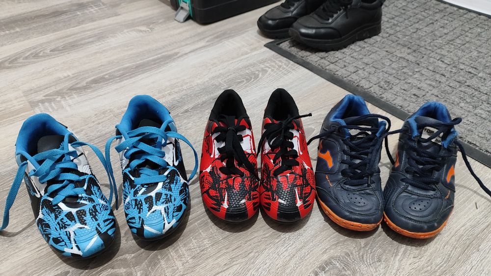 Продам футбольные бутсы за символическую плату