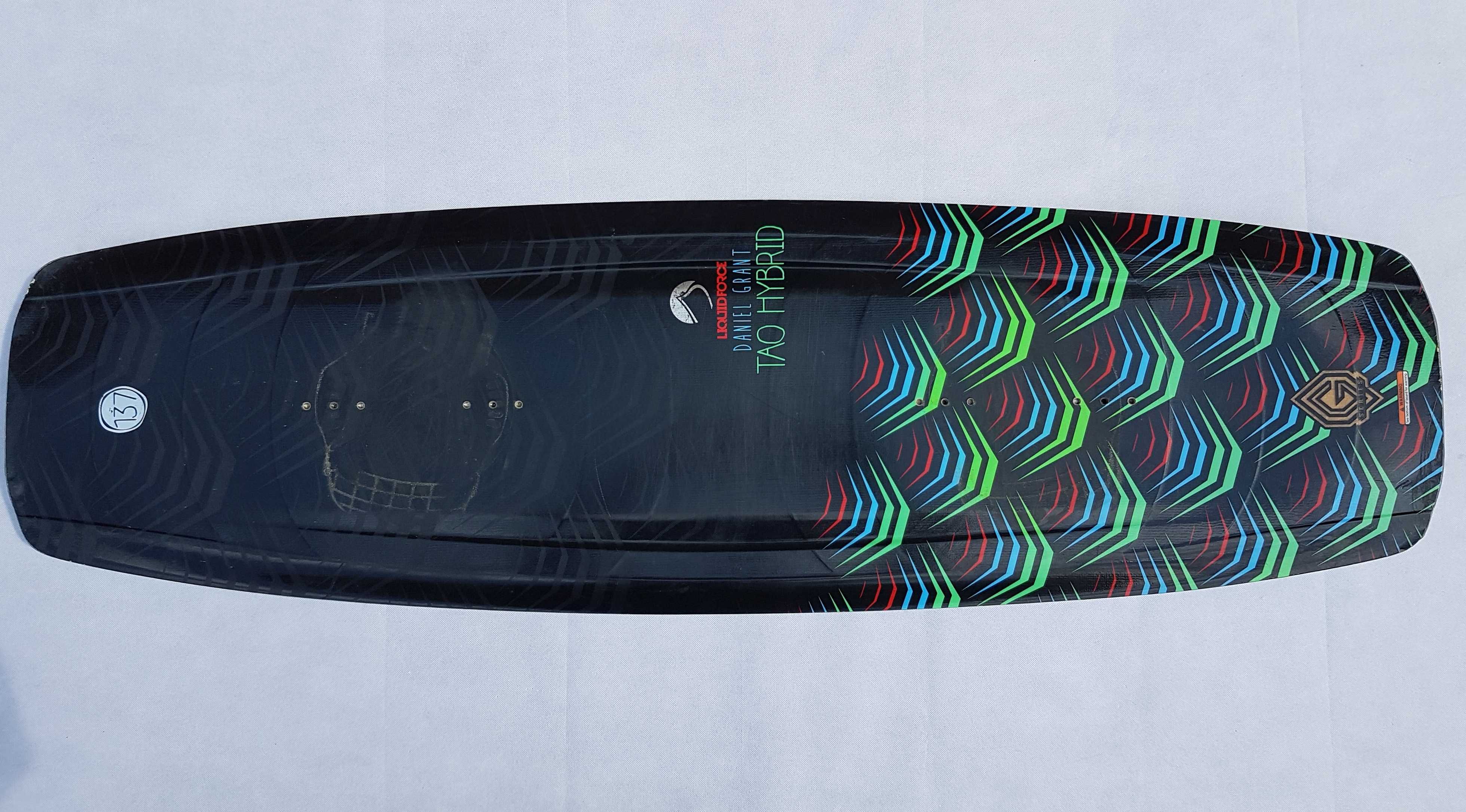 Висок клас уейкборд Liquid Force Tao Hybrid 137 с Hyperlite system S/M