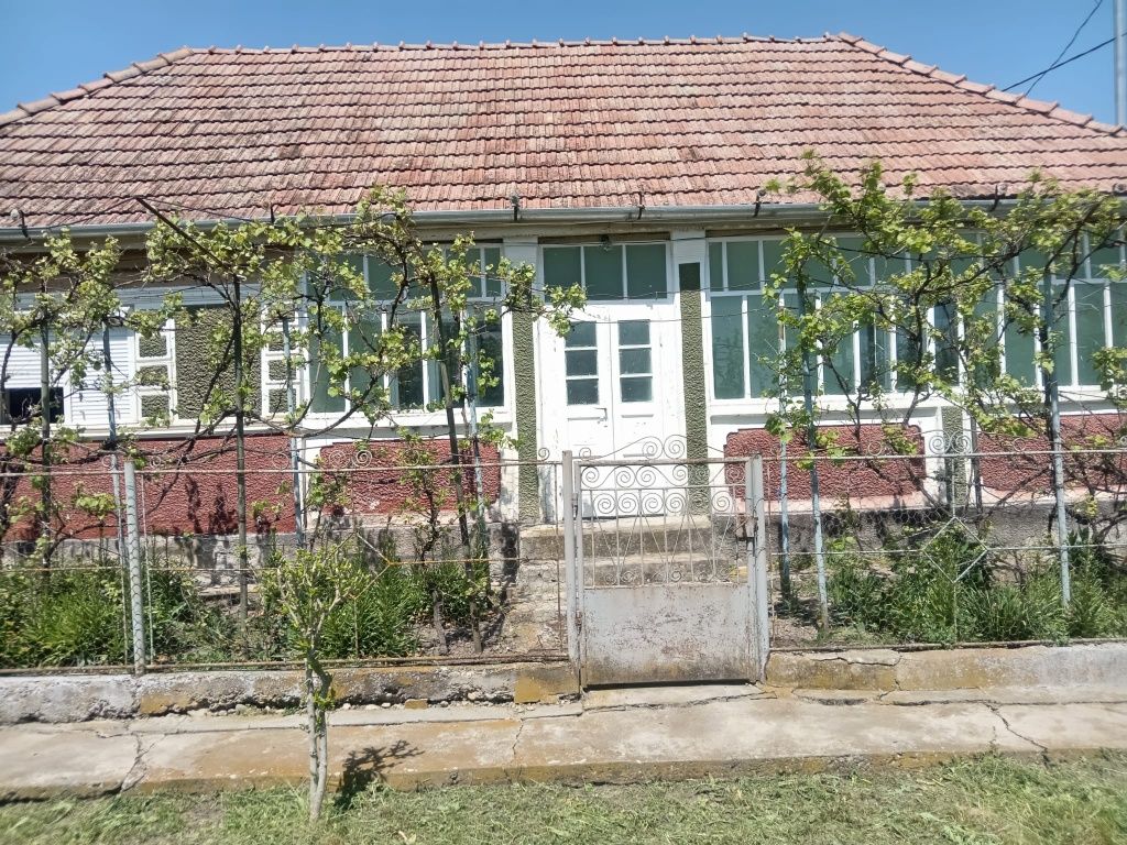 Casa cu gradina de vanzare Iclandu Mare