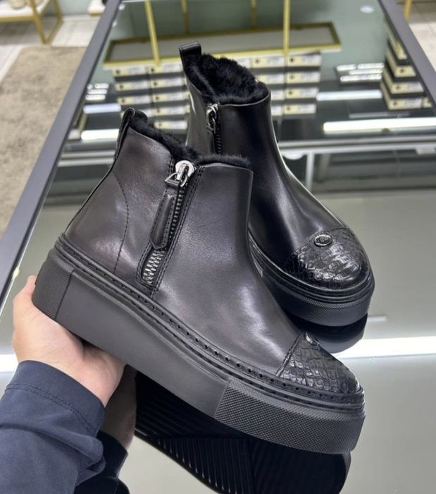 Продам зимние ботинки Nursace!