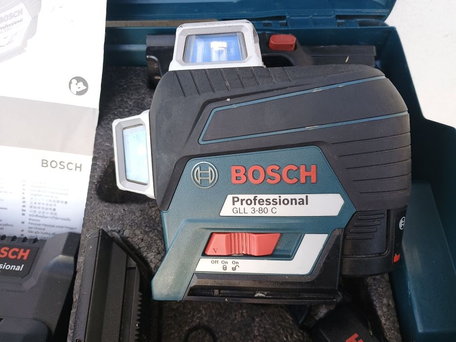 Laser Bosch gll 3 80c 3 planuru.la cutie cu încărcător,baterie și 2 pr