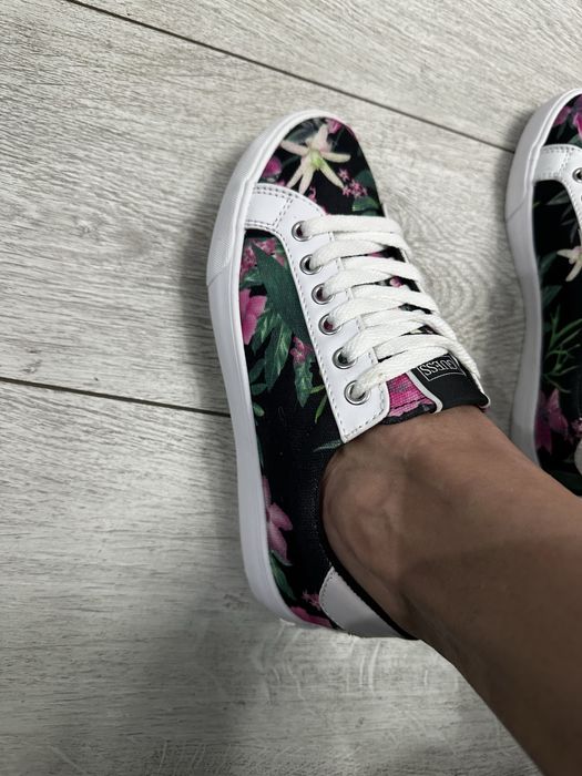 Tenesi Guess marime 23.5cm, 37