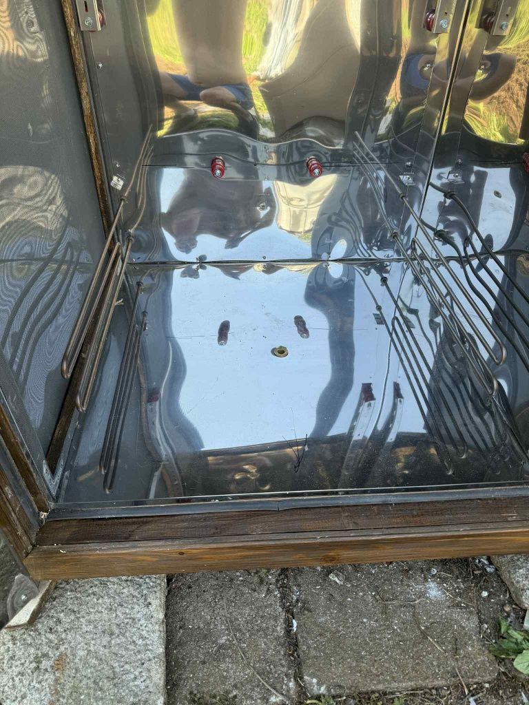 Продавам машина за опушване на мясо и риба