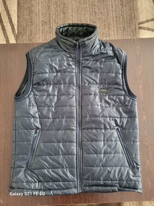 Жилетка фирменная мужская