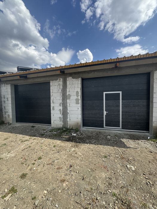 Usa garaj L2000 x H3000 gri cu geamuri -NOU!