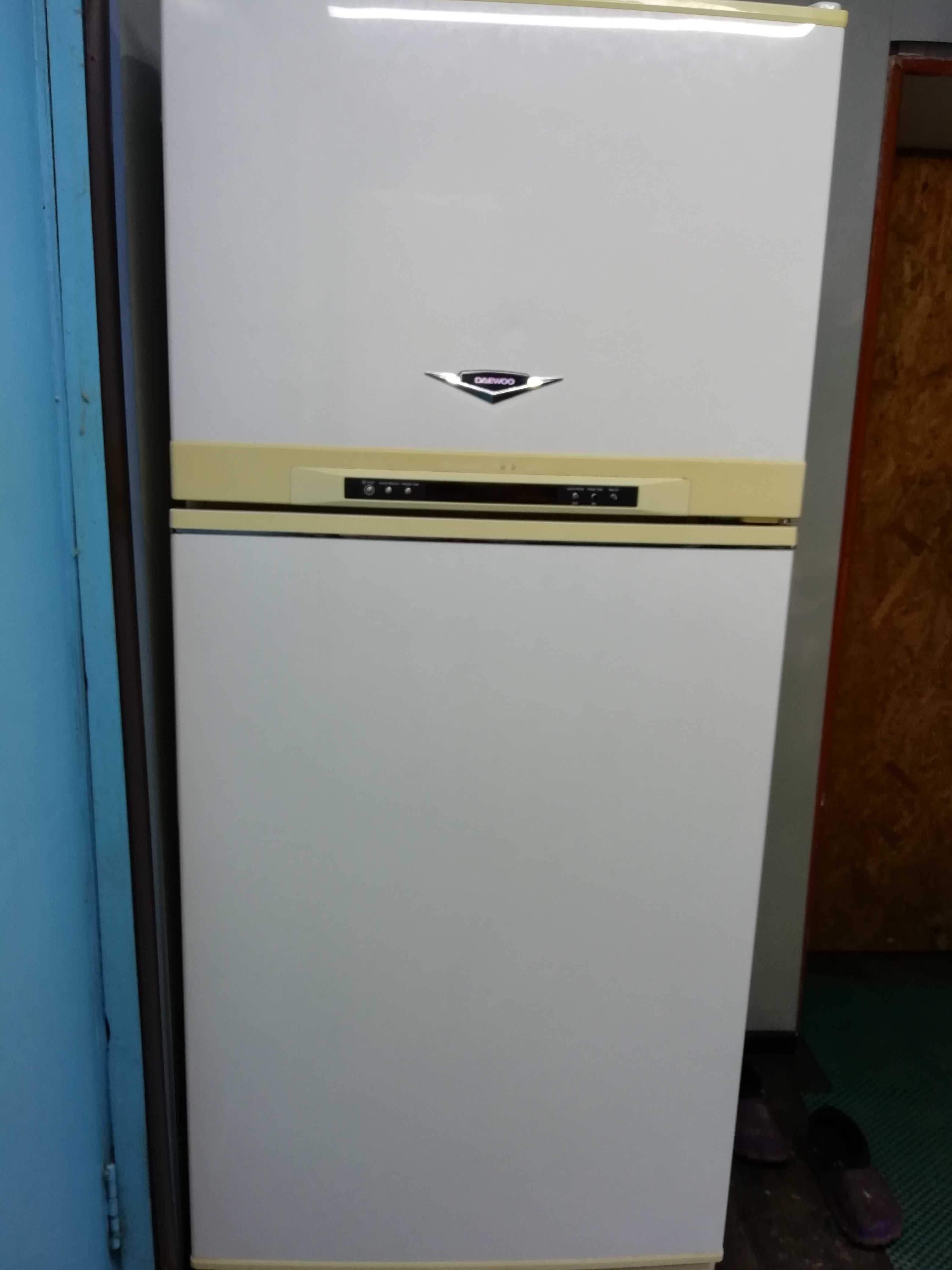 Холодильник б/у DAEW00