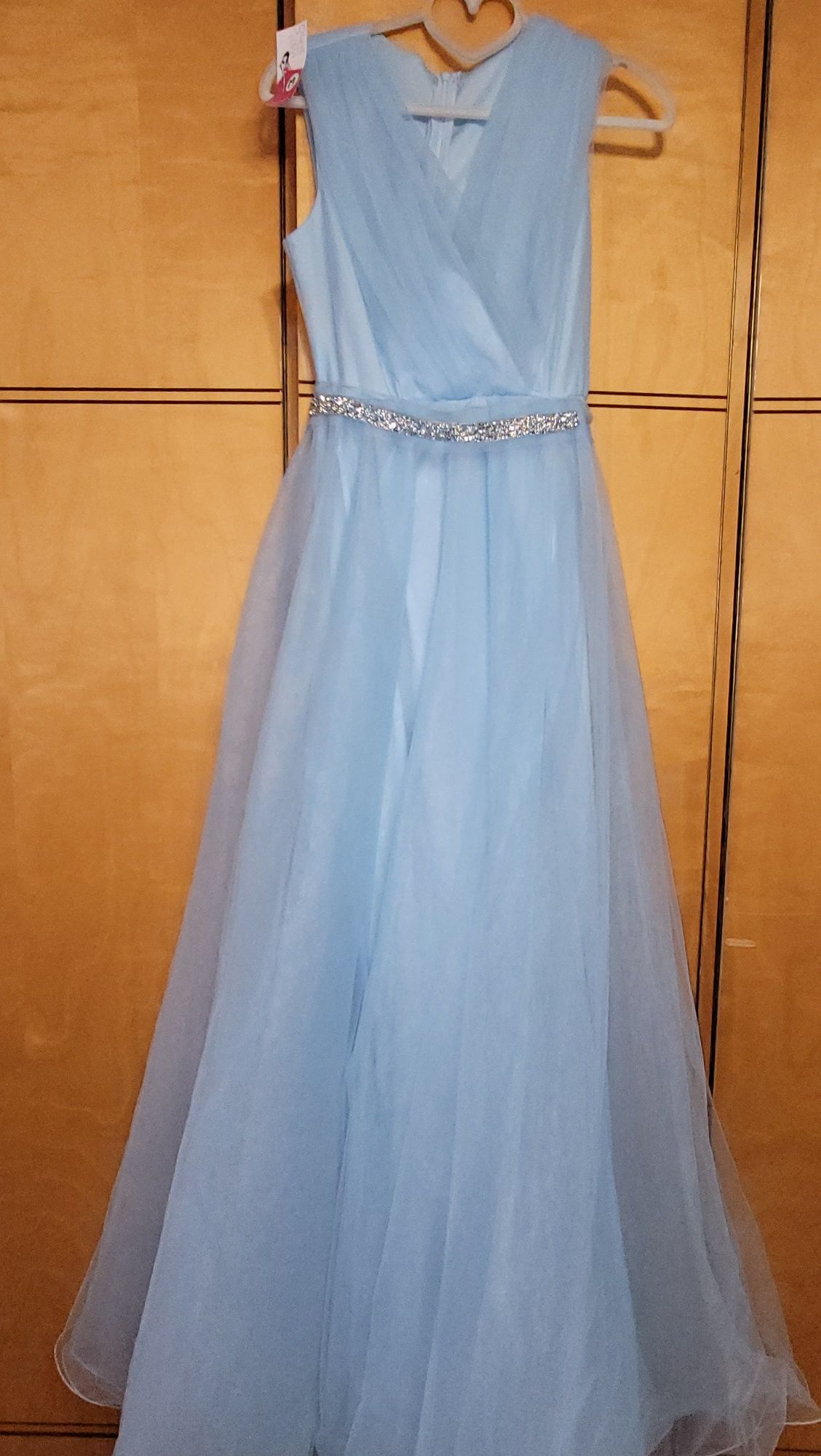 Set de 4 bluzițe elegante și rochie de evenimente cu eticheta!