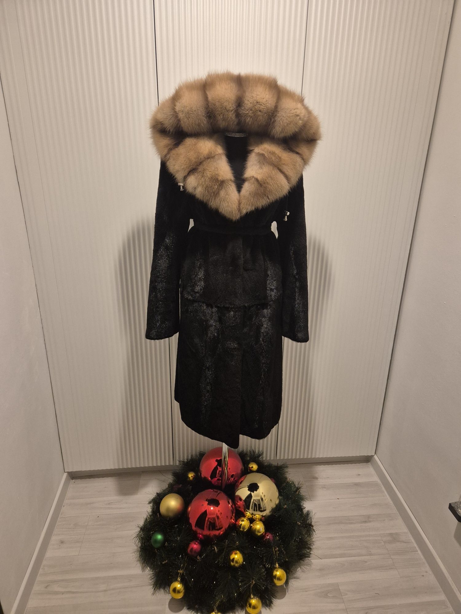Срочно! Продам Норковую шубу с Соболем