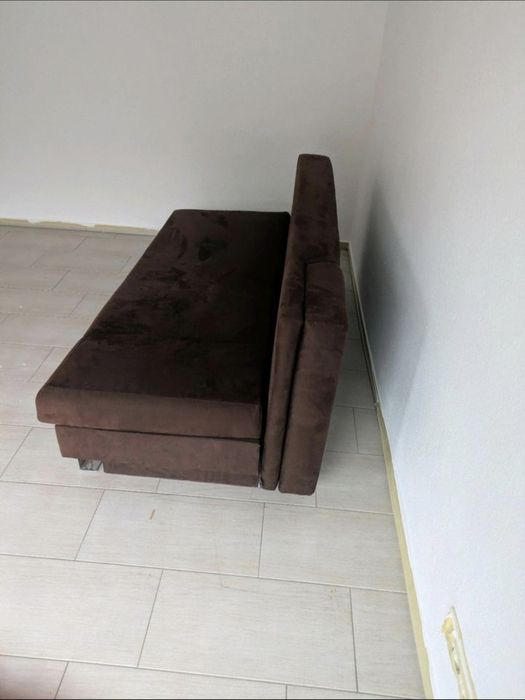 Canapea extensibilă cu spațiu pentru depozitare