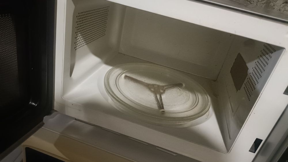 Cuptor microunde cu grill
