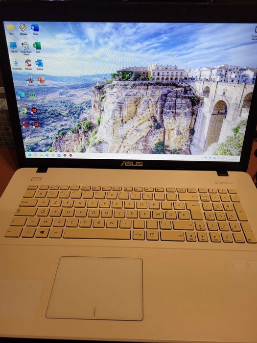 ASUS 17.3" X751 Intel Core i3-4010U 1.7G Laptop 12 GB DDR3L 240 GB SSD
