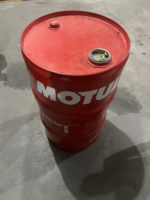 Варел от масло motul 60л