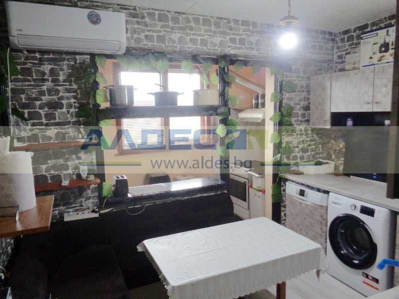 Продава се Тристаен апартамент в Радомир - 94 кв.м за 852 €/кв.м - Снимка #2