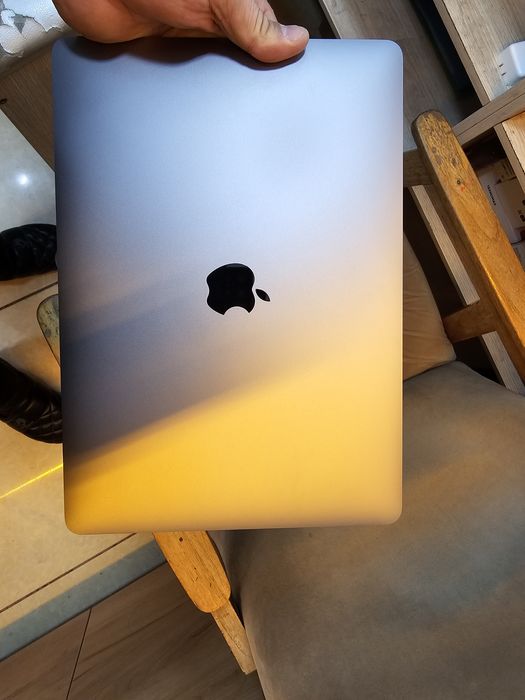MacBook Air  8 / 256.  Yangi xali ishlatilmagan  100% yomkostli  .