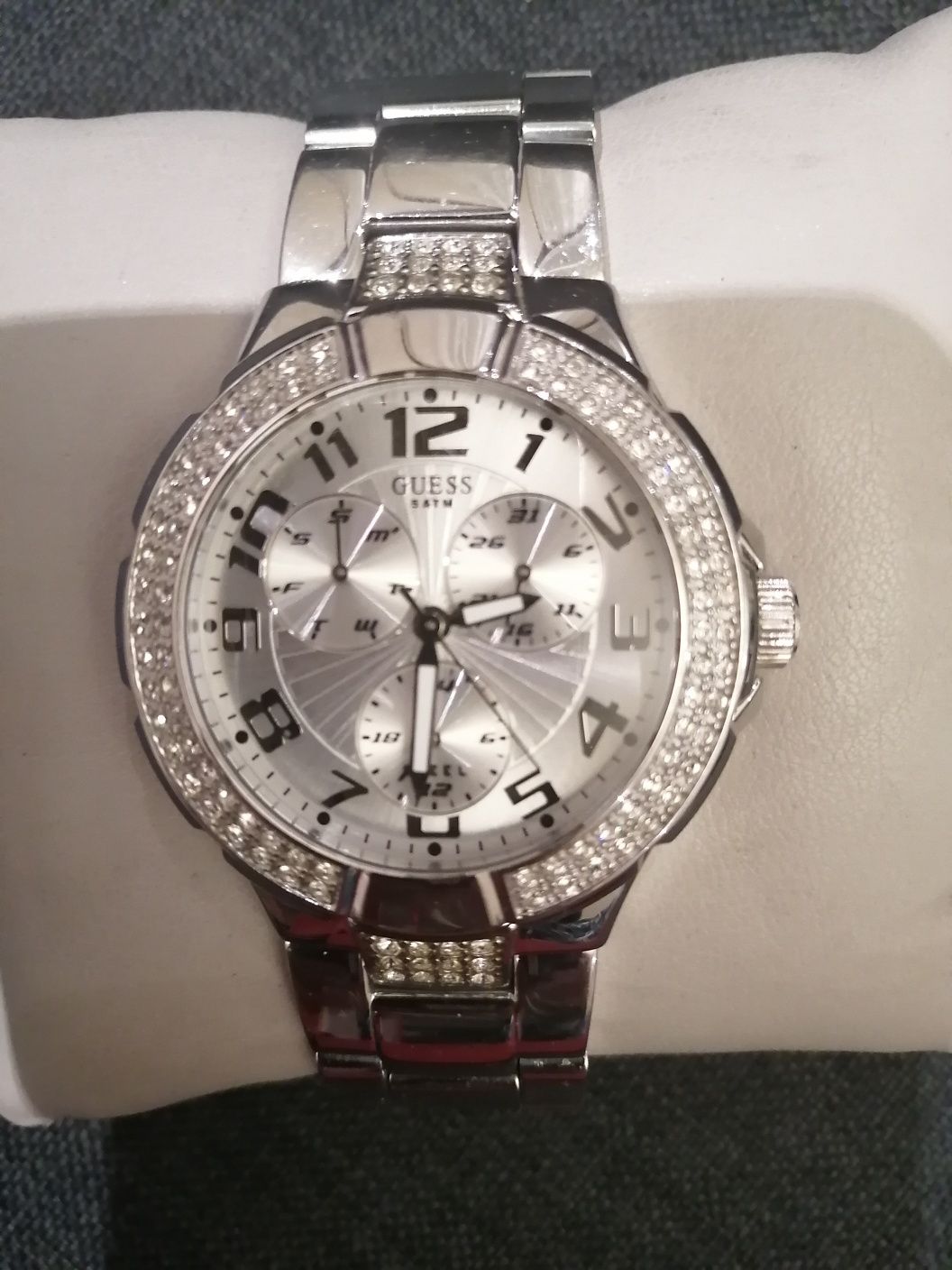 Женские наручные часы GUESS