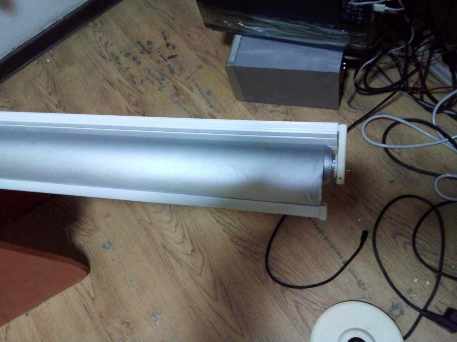 шторка для окна работающий как рольставни