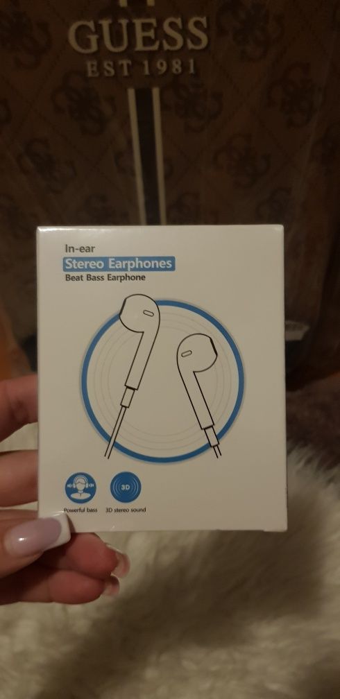 casti Apple cu fir