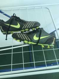 Vand ghete fotbal nike total90