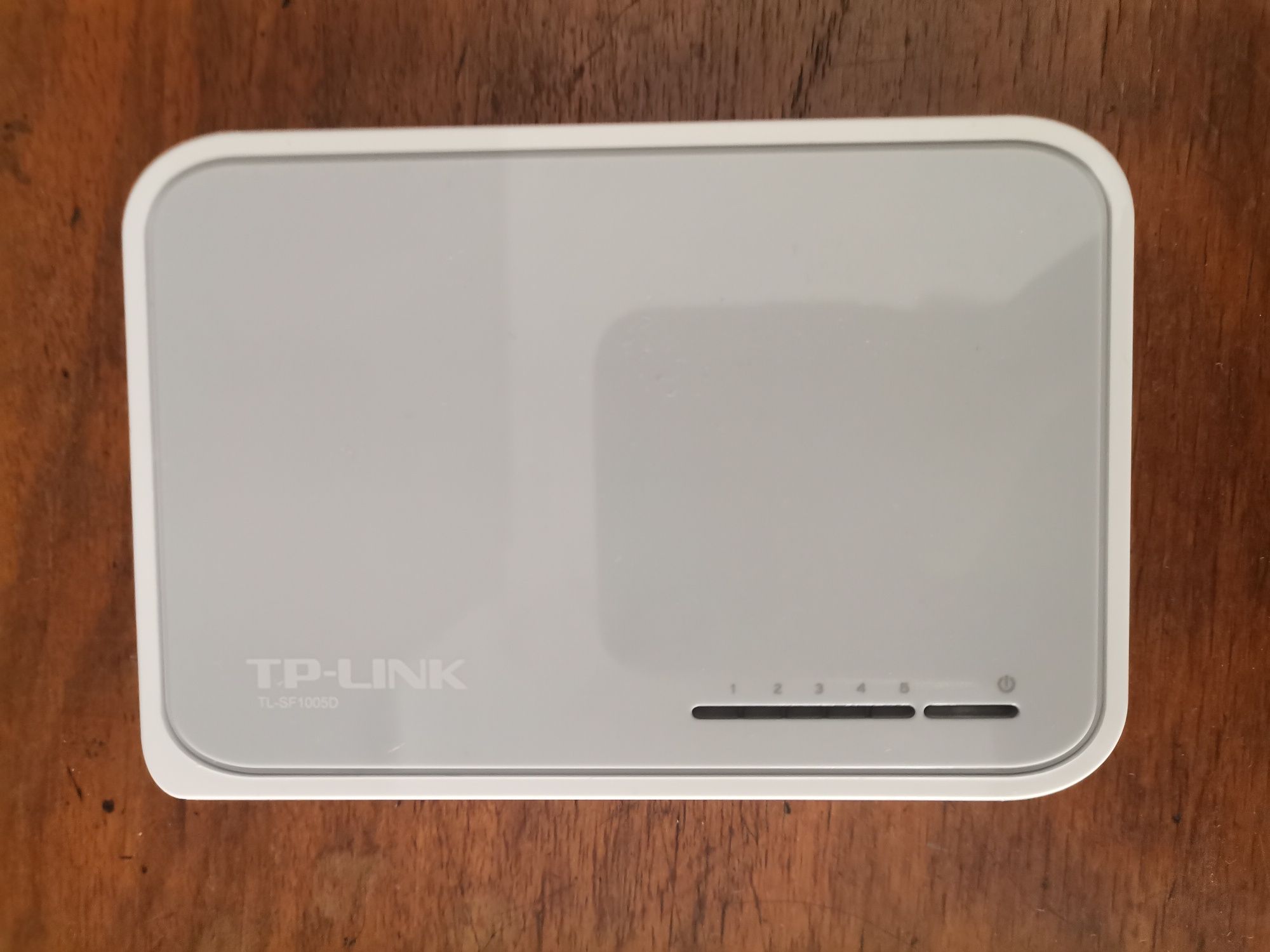 Desktop Switch TP-Link model TL-SF1005D