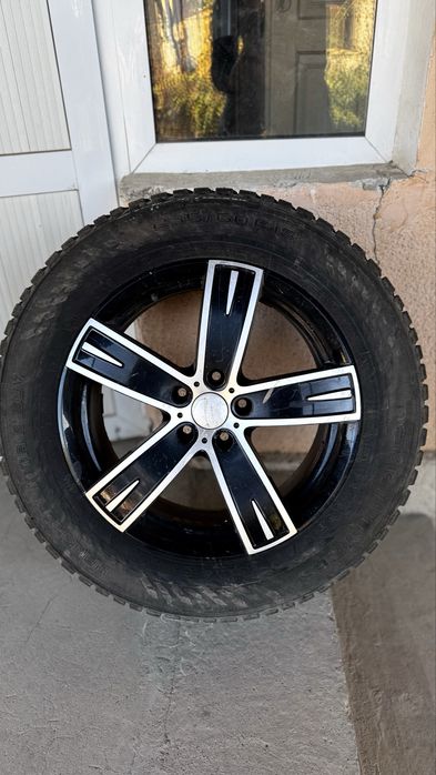 продается комплект шины с дисками 235/60 R18