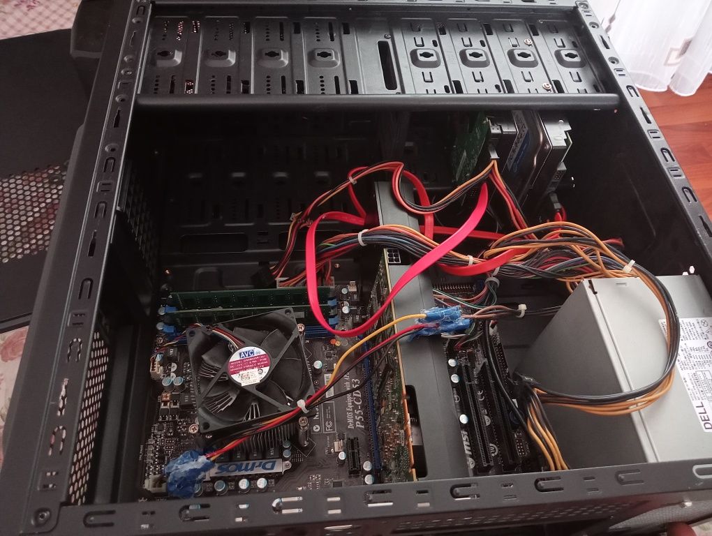 Vând PC gaming i7  merg jocurile foarte bine are o problema mica