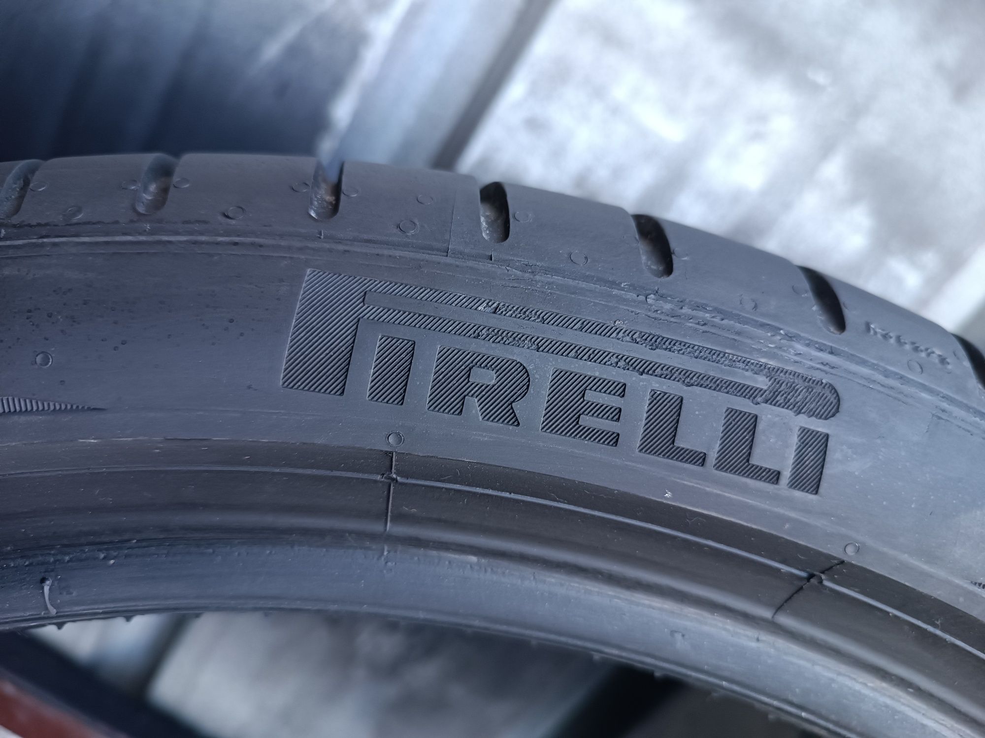 255/35/19 Pirelli