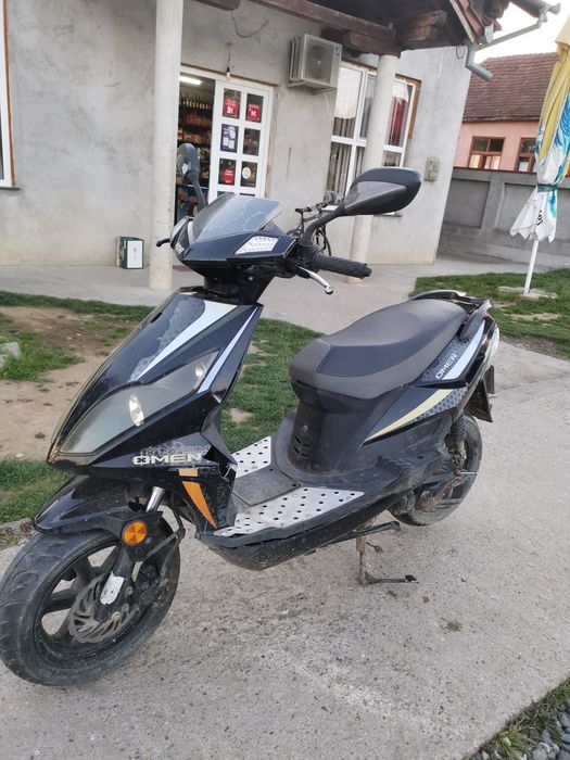 Vând scuter an stare bună