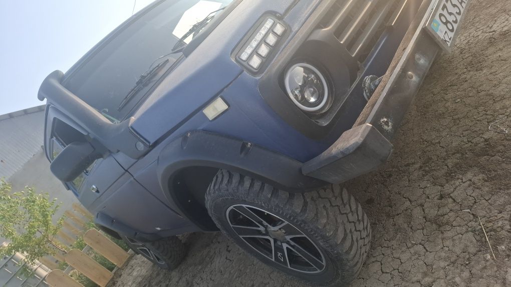 Нива 4×4 на полном ходу