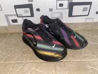 Nike air max 720 black nenon streaks